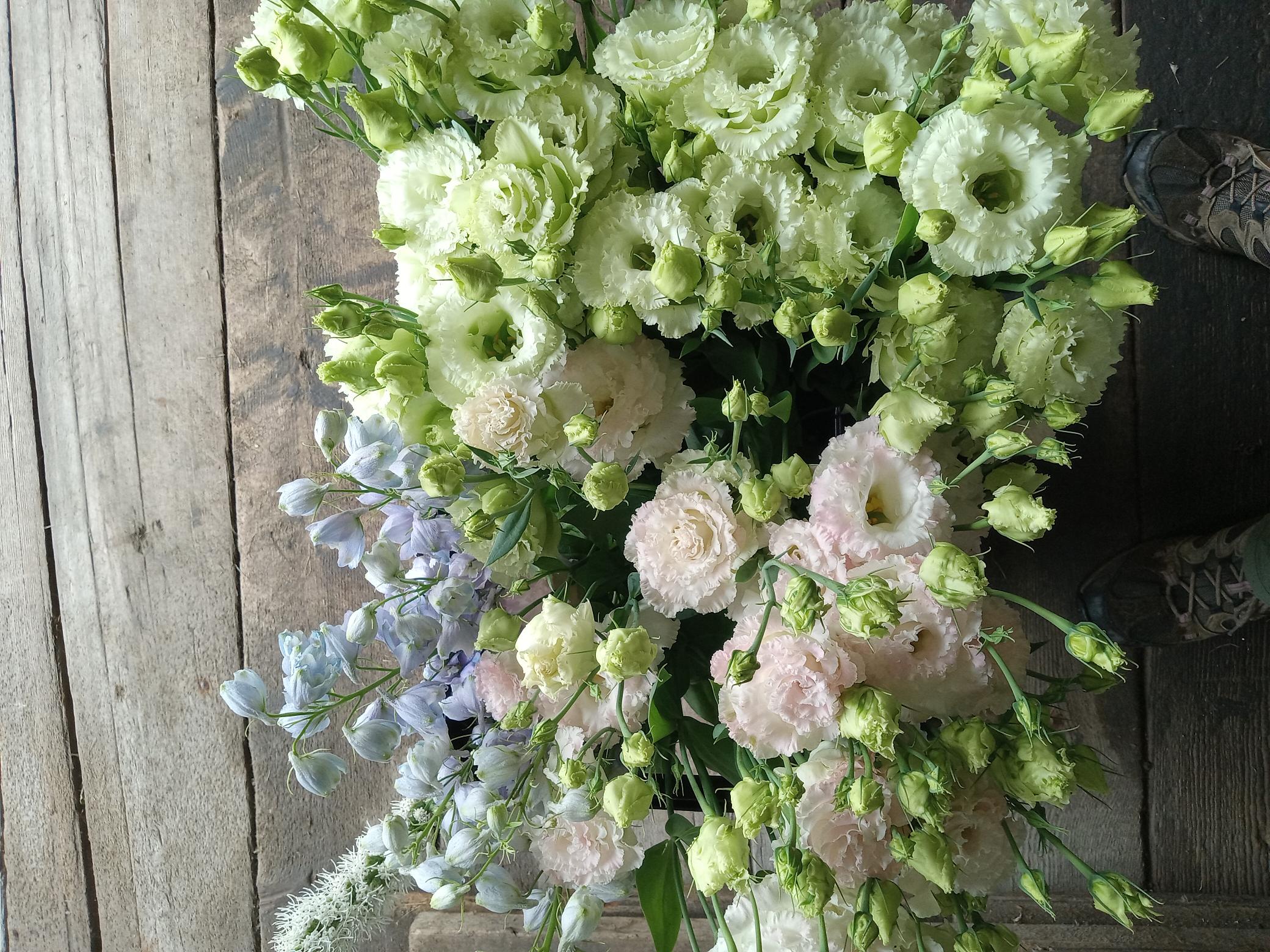 Bouquet anniversaire fleurs locales dahlias zinnias